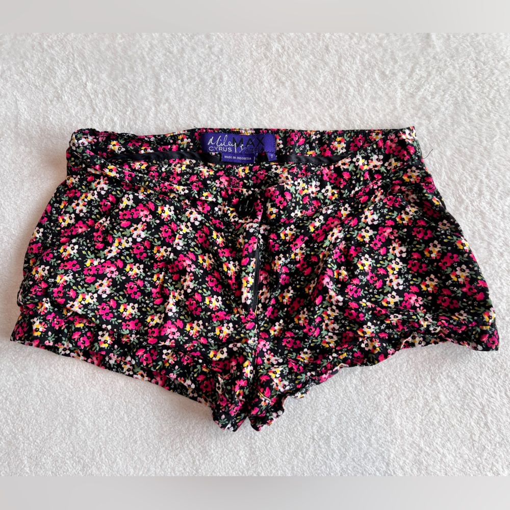 ✿ Miley Cyrus - Shorts - 7